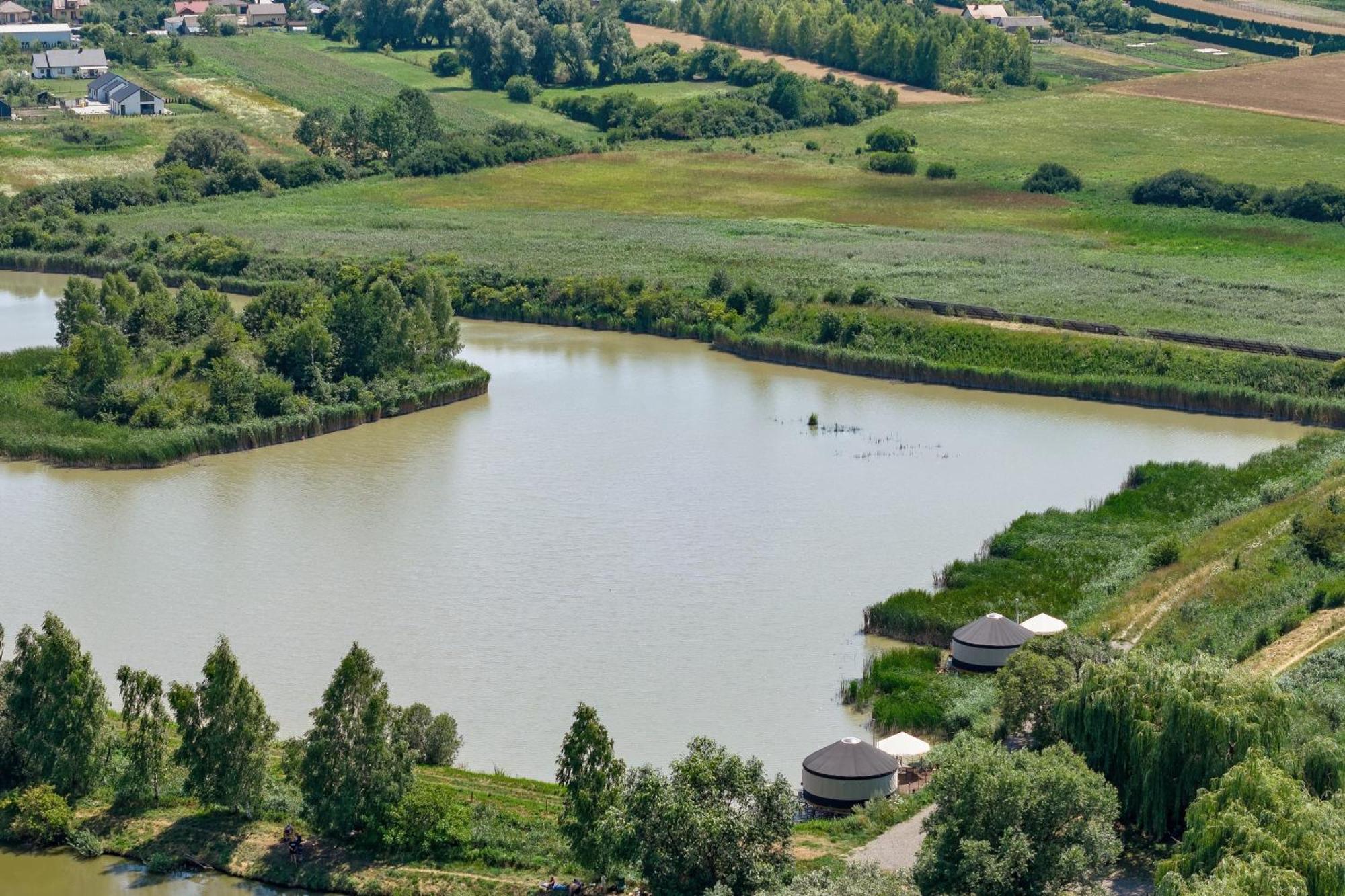 Chatka Pradziadka I Jurty Na Wodzie Pokrowka Exterior photo