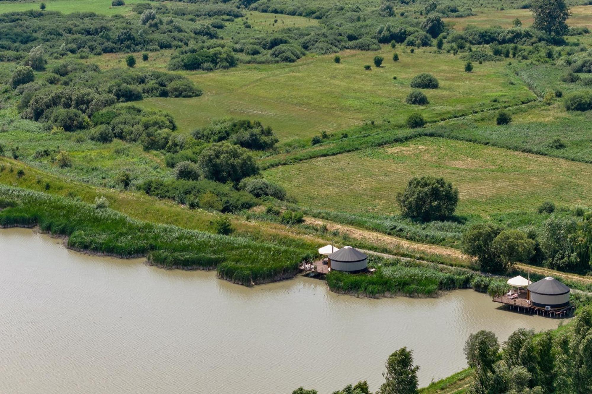 Chatka Pradziadka I Jurty Na Wodzie Pokrowka Exterior photo