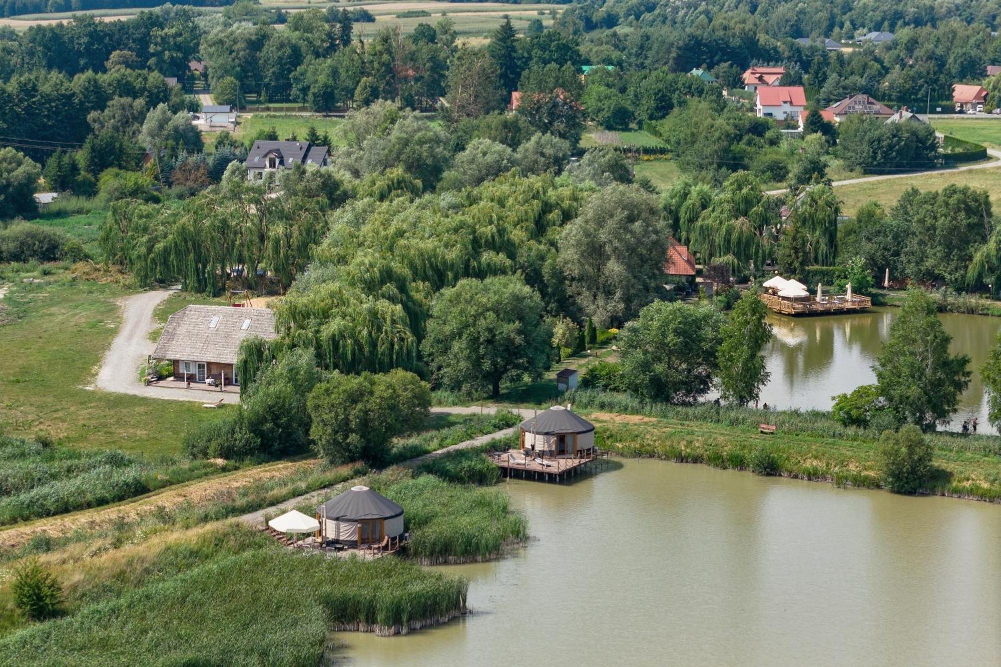 Chatka Pradziadka I Jurty Na Wodzie Pokrowka Exterior photo