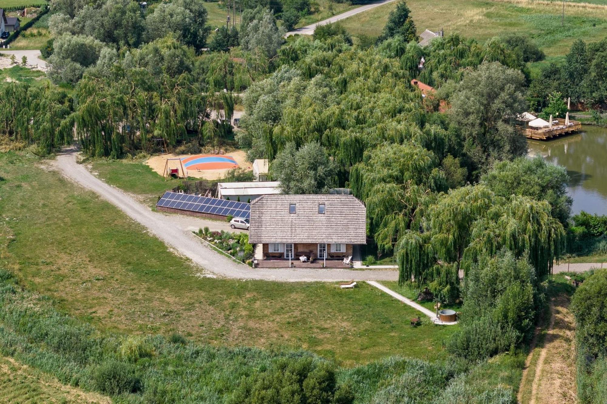 Chatka Pradziadka I Jurty Na Wodzie Pokrowka Exterior photo